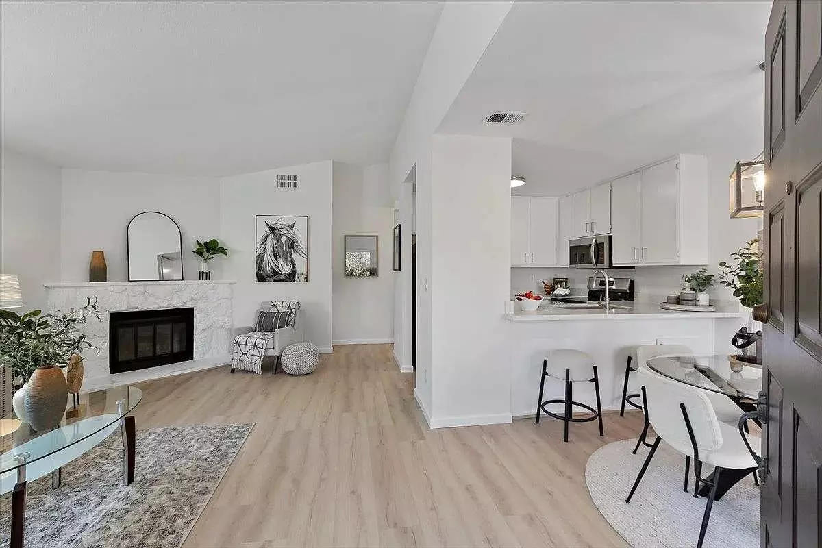 Best Of Silicon Valley Living In This Stunning Single-level End Unit photo 5