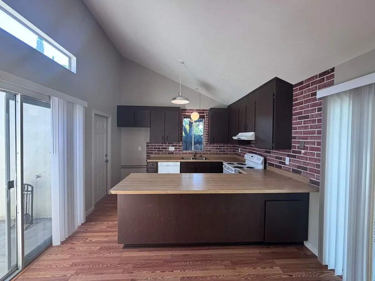 Blossom Valley- Well Maintained Single-family Home,3 Beds, Extra Den And 2 Baths photo 5