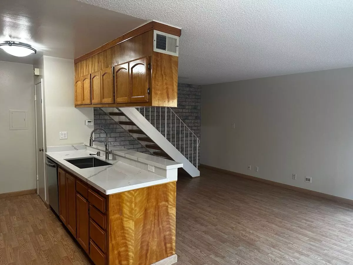 Bright 2 Bedroom 1 Bath Condo In Cambrian Area photo 3