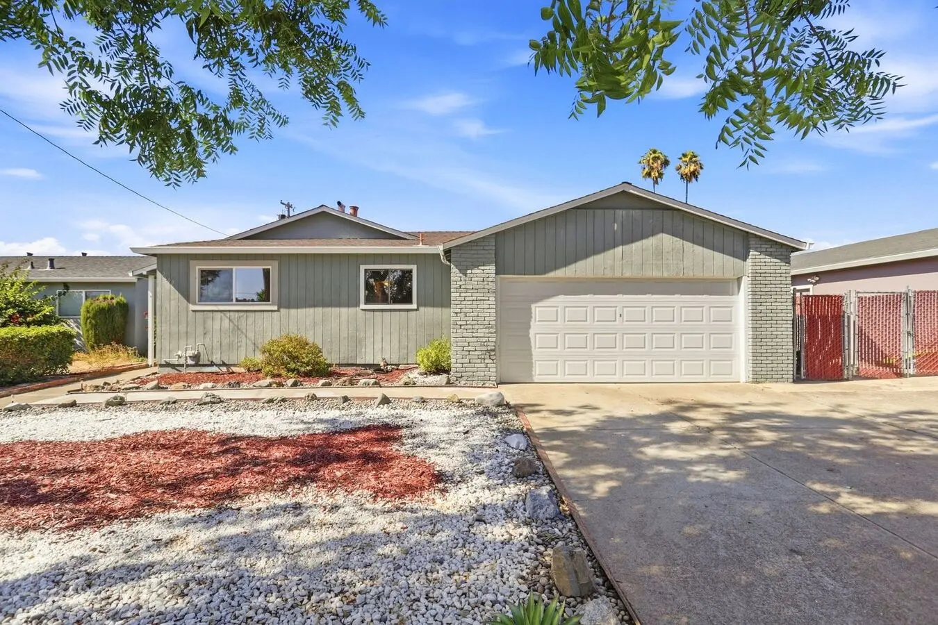 **🌟 Bright Ground-floor Condo With Central Air, Modern Updates & Reso