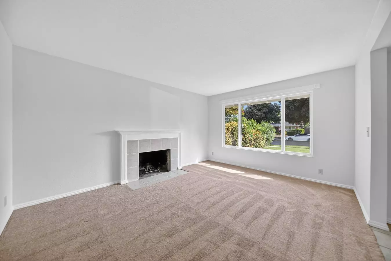 681 Azule Ave photo 4