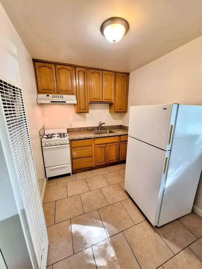 Charming First Floor 1bd End Unit Apartment