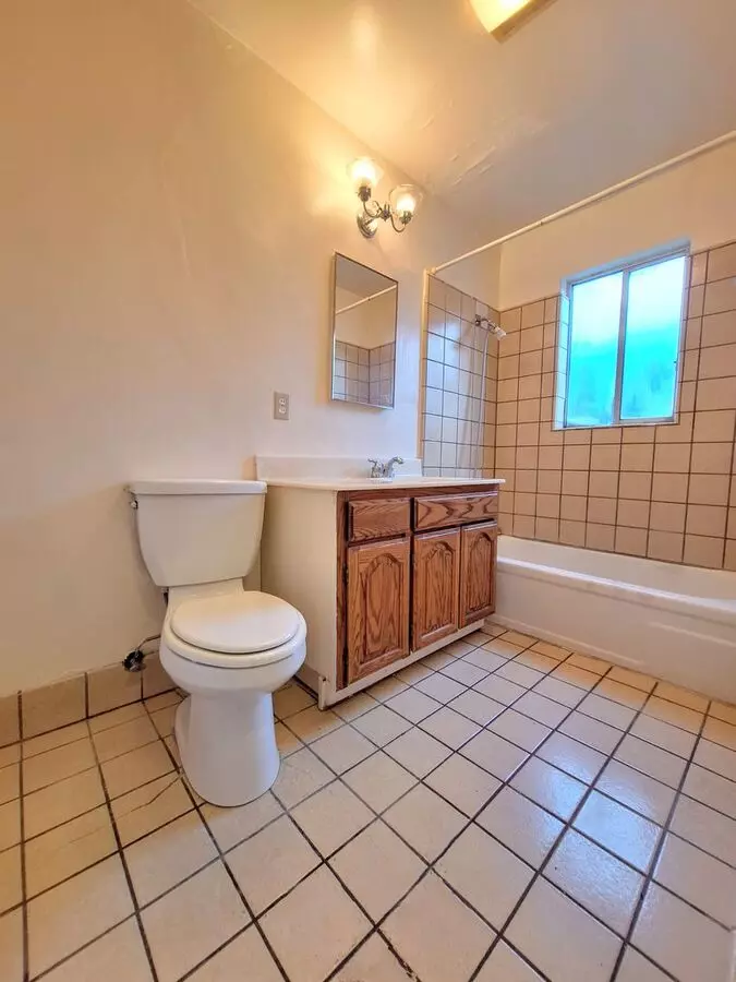 Charming First Floor 1bd End Unit Apartment photo 3