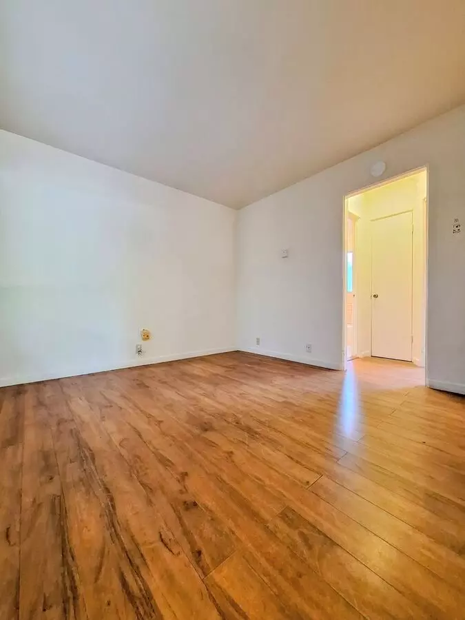 Charming First Floor 1bd End Unit Apartment photo 5