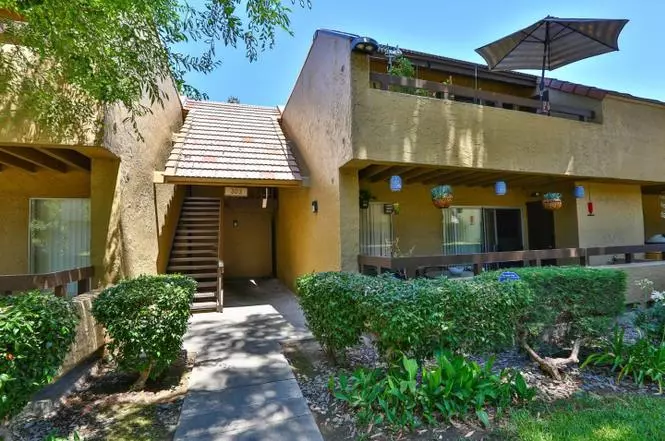 Cute 2 Bed 1 Bath Townhome Located In San Jose photo 2