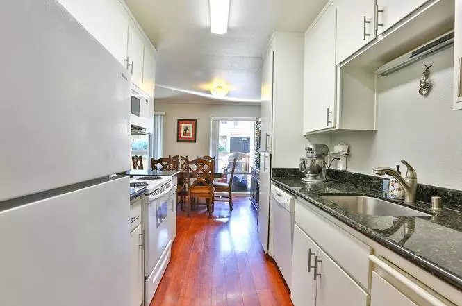 Cute 2 Bed 1 Bath Townhome Located In San Jose photo 4