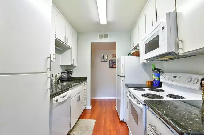 Cute 2 Bed 1 Bath Townhome Located In San Jose photo 5