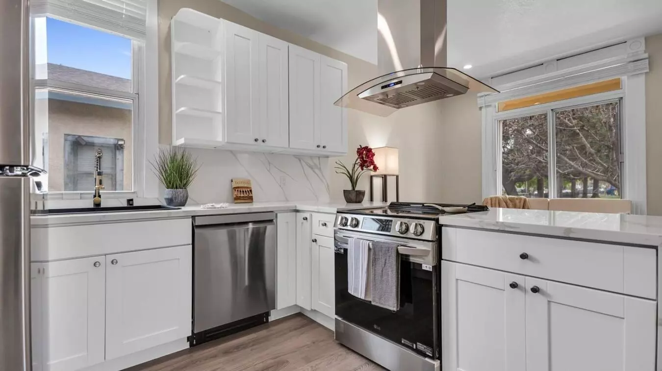 Downtown San Jose- Beautifully Renovated 3 Bed/2 Bath House With Central Heating And A/c photo 2