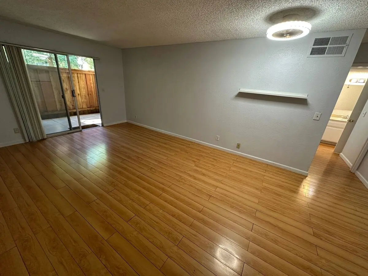 Beautiful 2bd Condo In Gated Community With Pool, Gym, And On-site Laundry