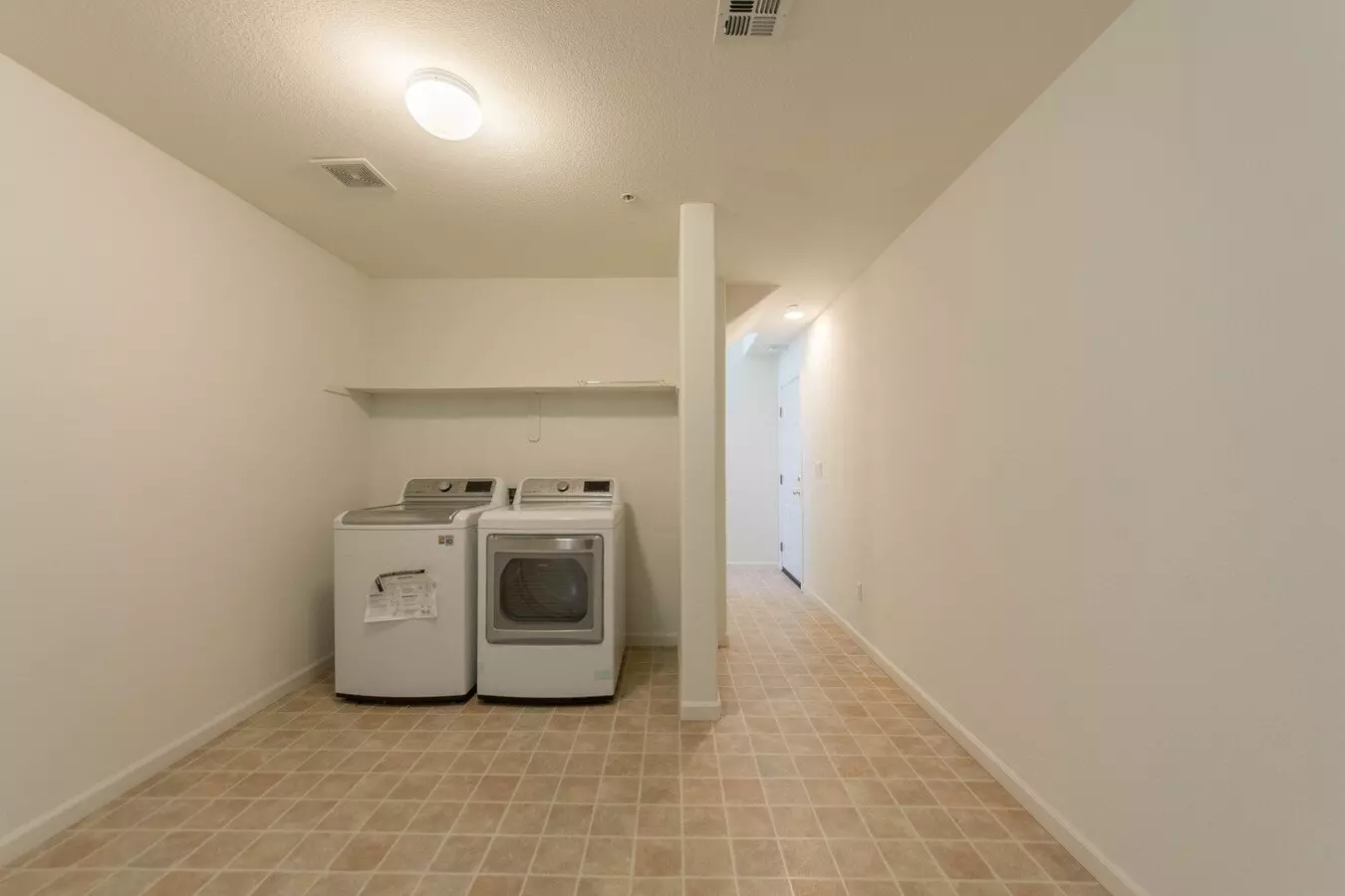 Gorgeous 2 Bed / 2.5 Bath Condo With 2 Masters! photo 4