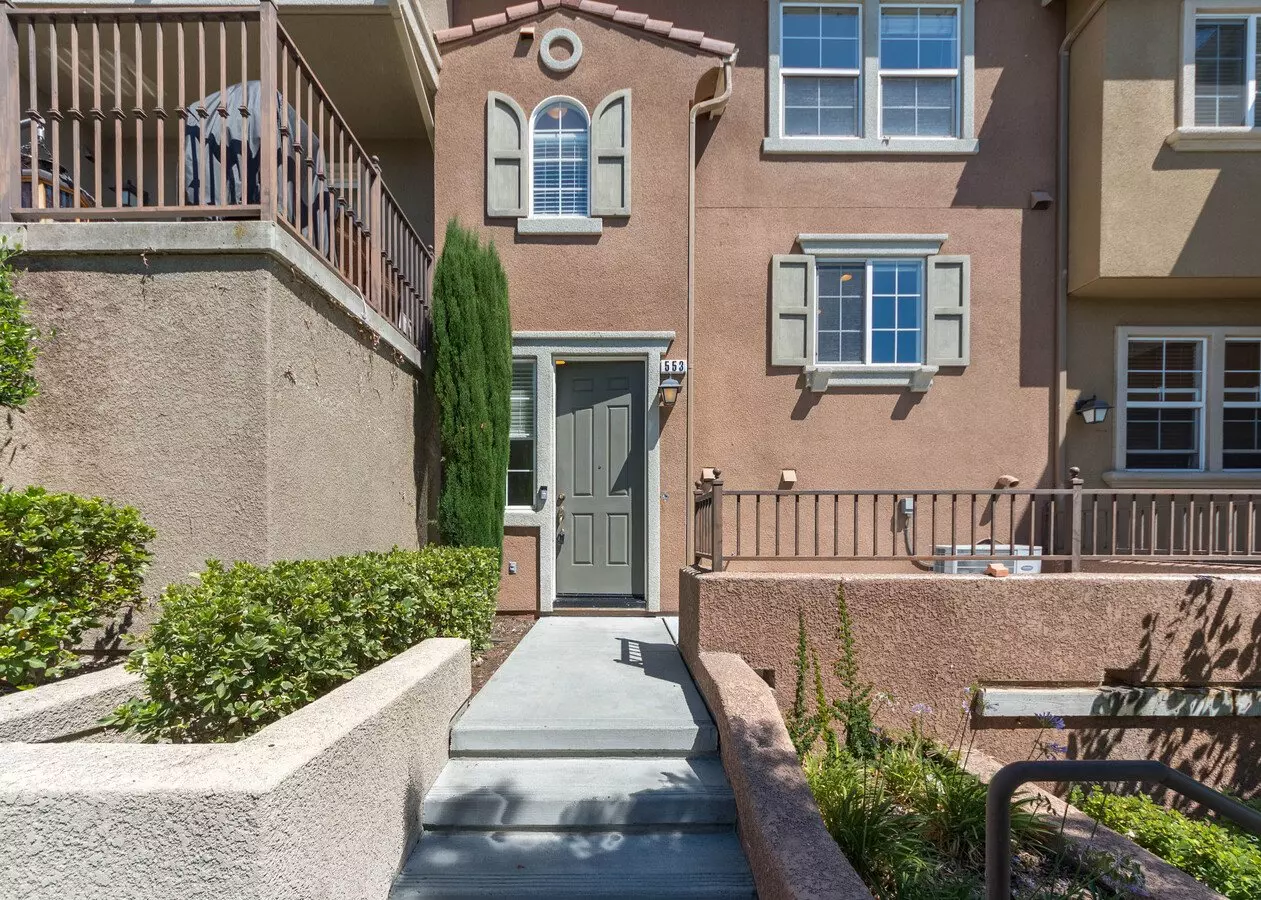 553 Adeline Ave photo 2