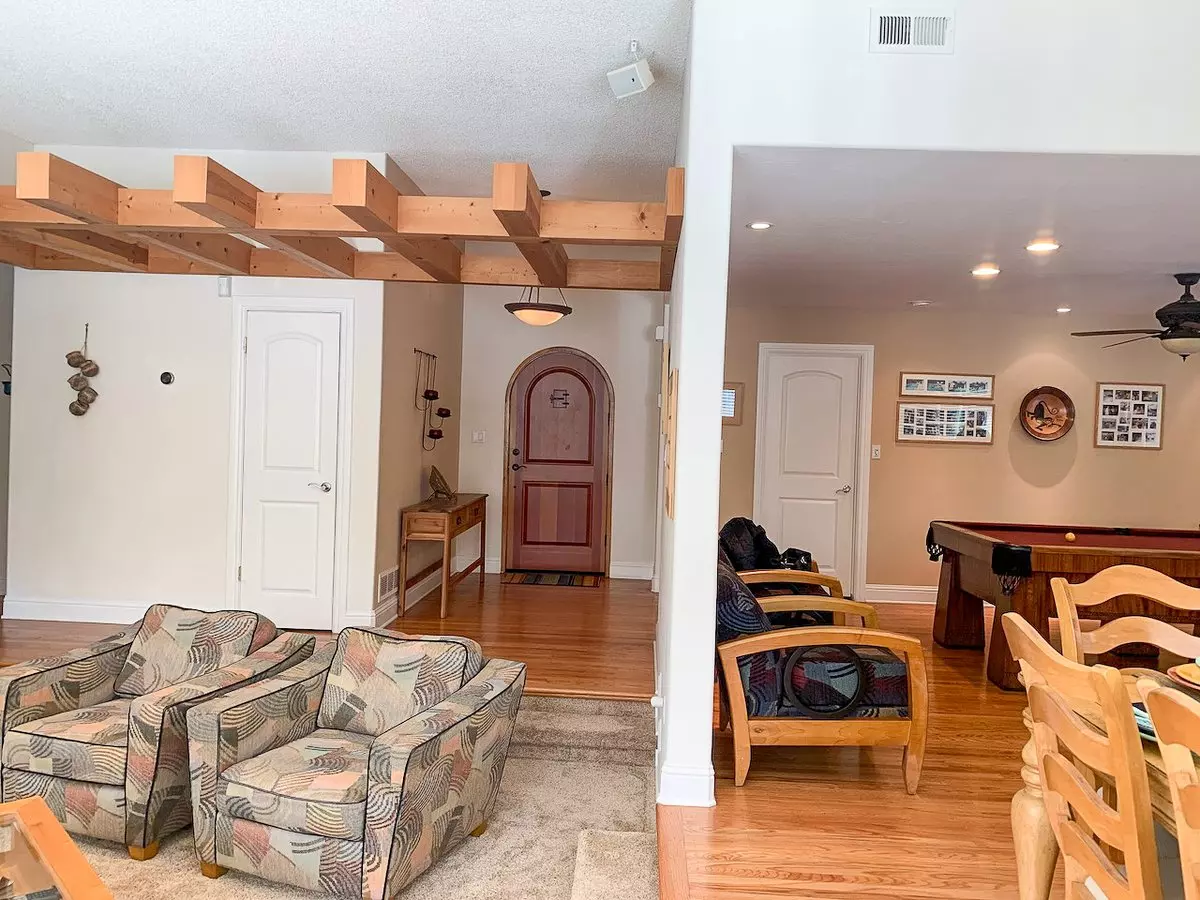 536 Curie Dr photo 4