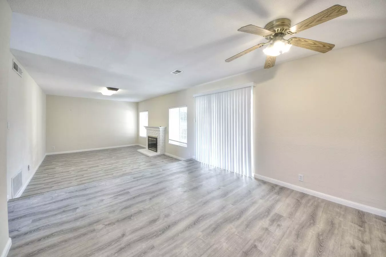 2107 Lakewood Dr photo 5