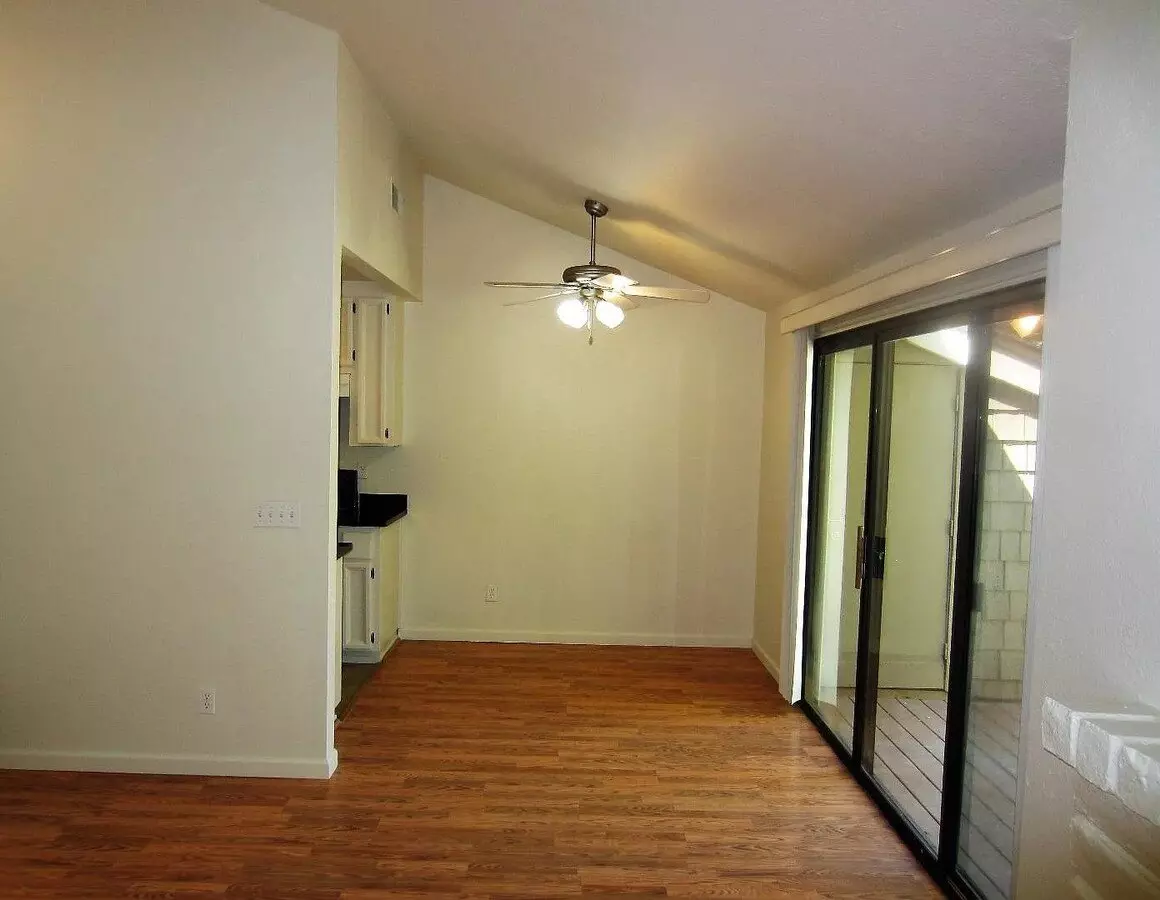 Great 1 Bedroom, 1 Bath Upstairs End Unit In Terrace Villa photo 5