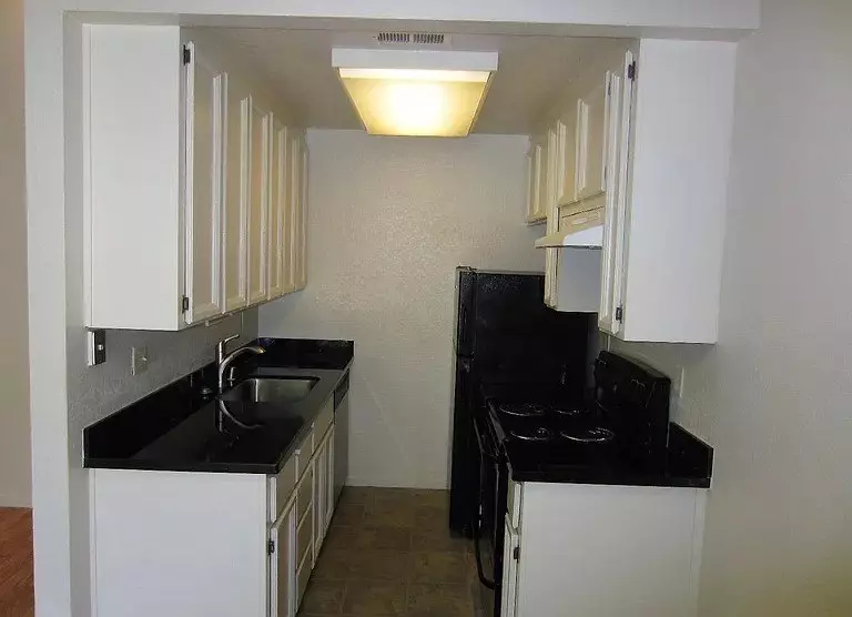 Great 1 Bedroom, 1 Bath Upstairs End Unit In Terrace Villa photo 4