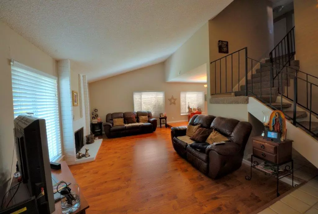 6463 Applegate Dr photo 2