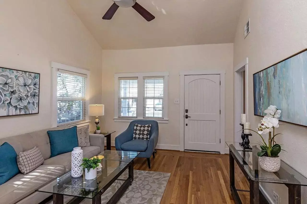 It Contains 1 Bedroom And 1 Bathroom Welcome To One Of The Best Values Offered In Willow Glen photo 3