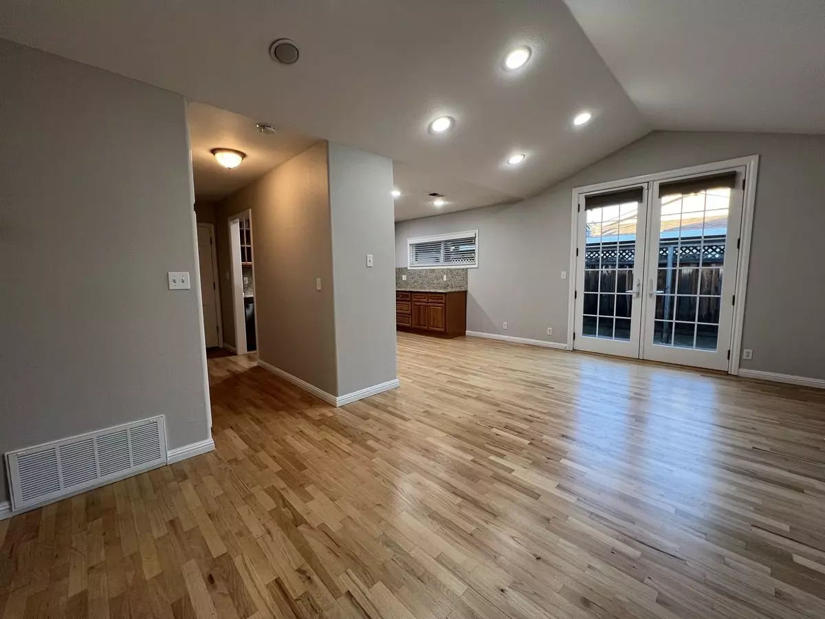 1338 Cherry Ct photo 3
