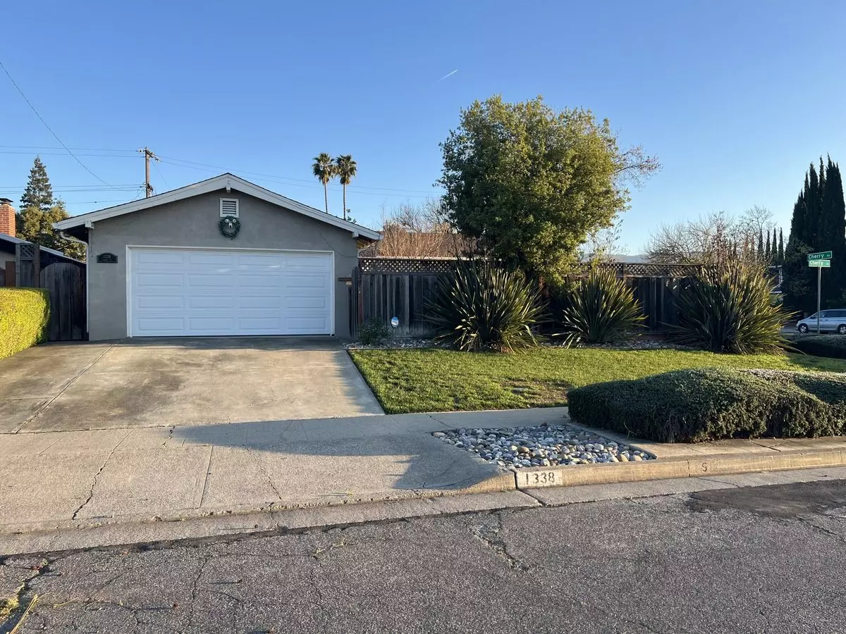 1338 Cherry Ct photo 2