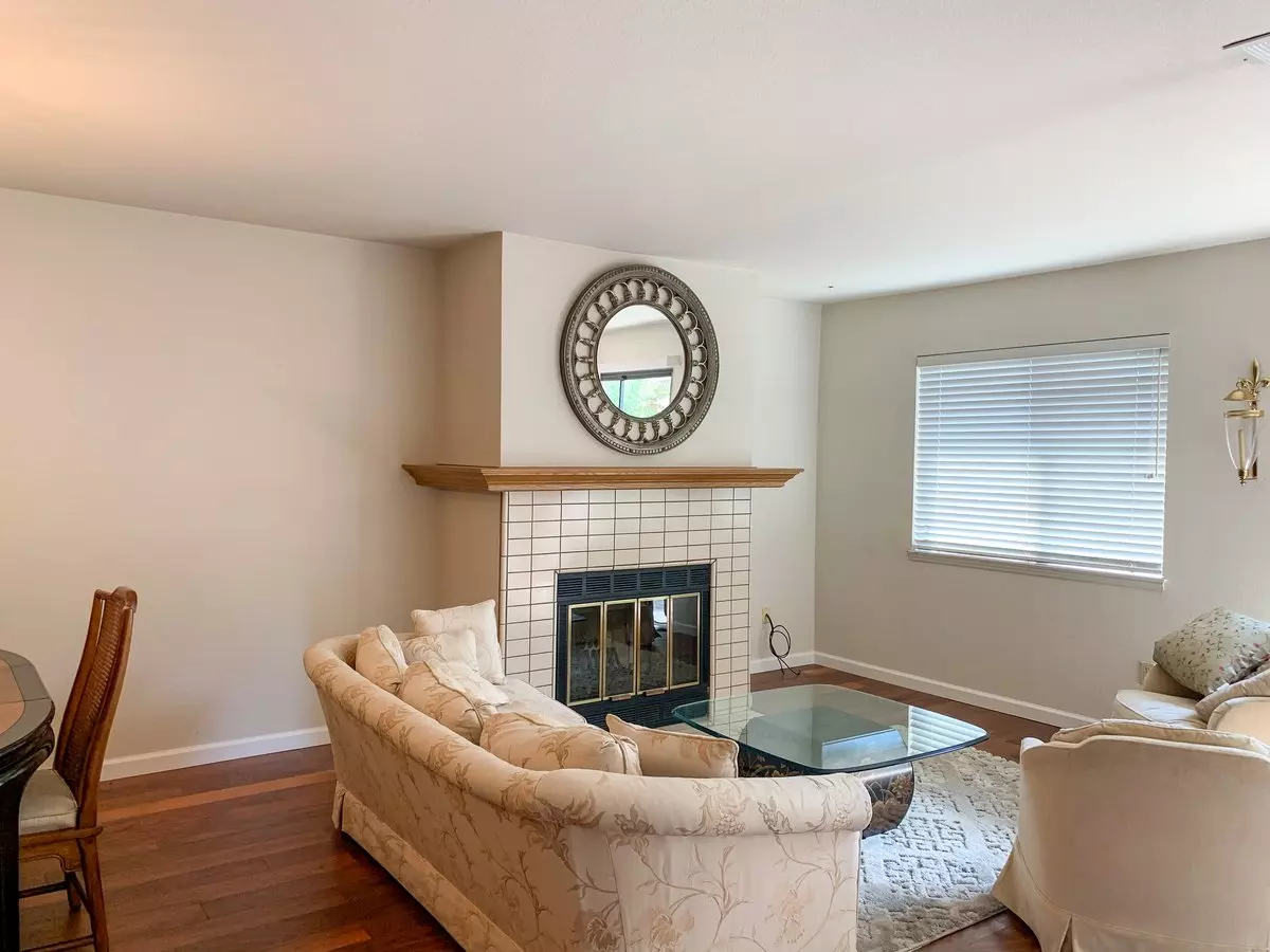 2047 Wente Pl photo 4