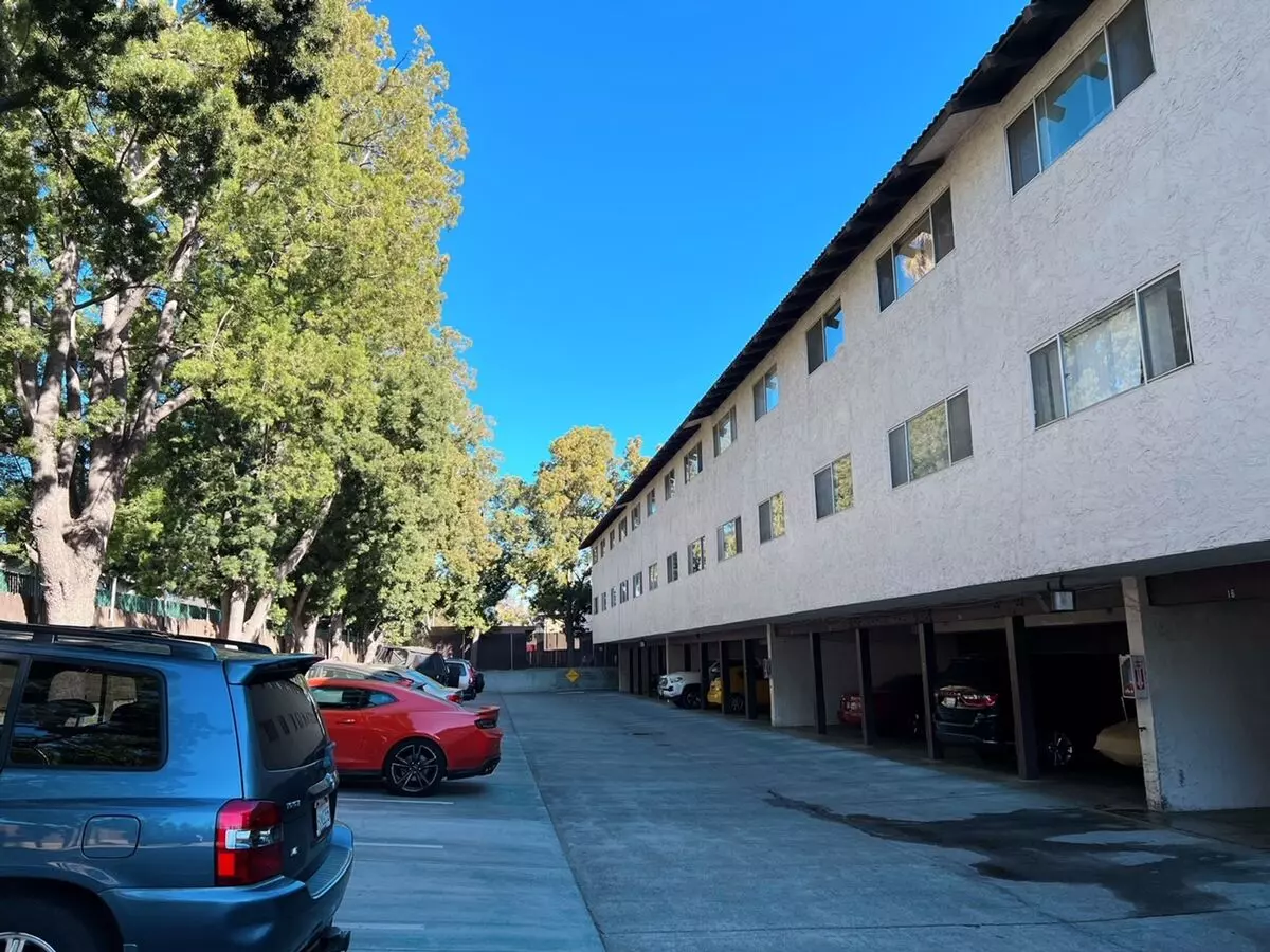Mission Villa Apartments photo 2