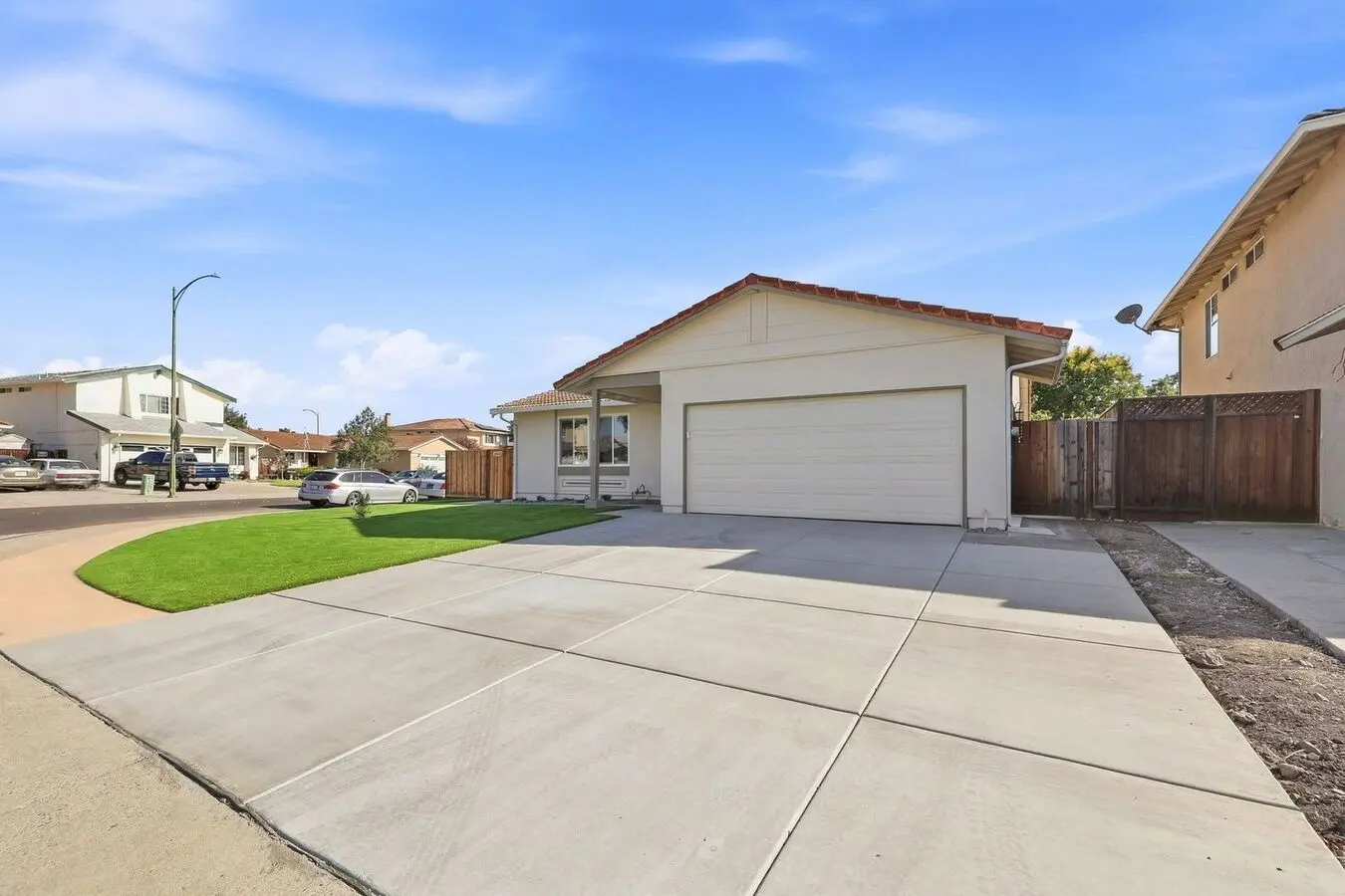 Move-in Ready Single-story Home With Fresh Finishes And Turf Yards photo 5