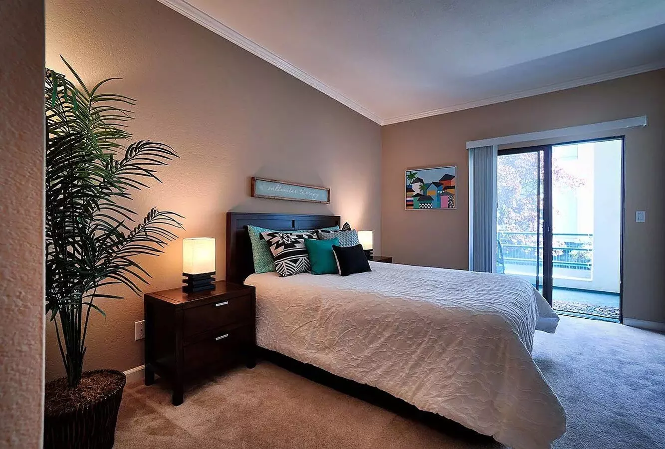 Remodeled 1 Bedroom, 1 Bathroom Condo photo 3