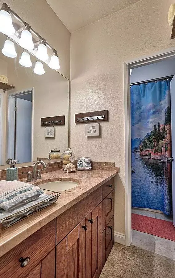 Remodeled 1 Bedroom, 1 Bathroom Condo photo 2