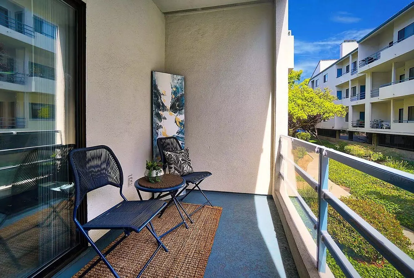 Remodeled 1 Bedroom, 1 Bathroom Condo photo 4
