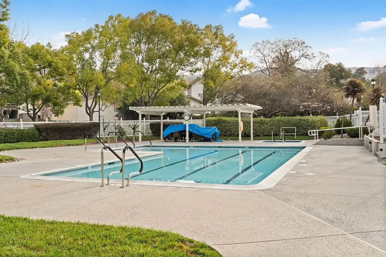 Modern Resort-style Living photo 2