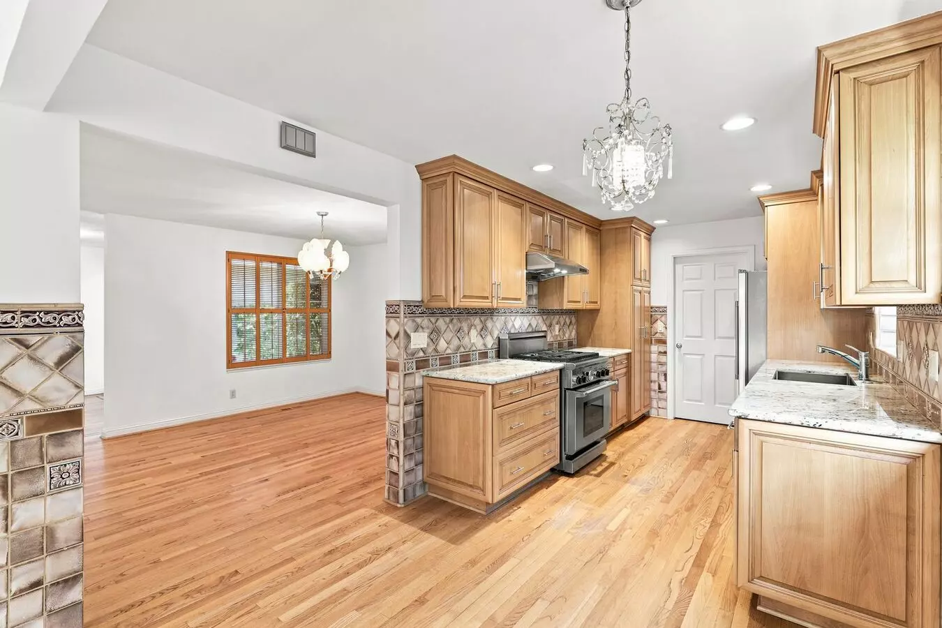 Single-story Charm Near Parks, Trails And Top-rated Schools! photo 4