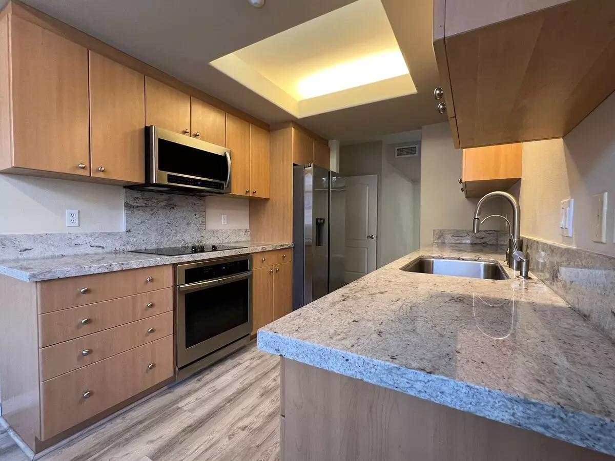Spacious Paseo Villas 2 Bedroom 2 Bath Condo Overlooking Pool photo 2