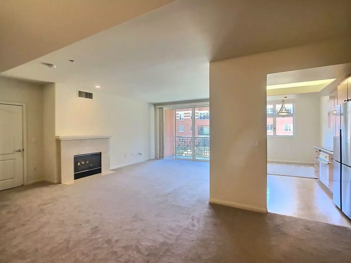 Spacious Paseo Villas 2 Bedroom 2 Bath Condo Overlooking Pool photo 4