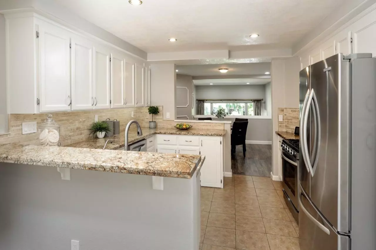 503 Mill River Ln photo 4