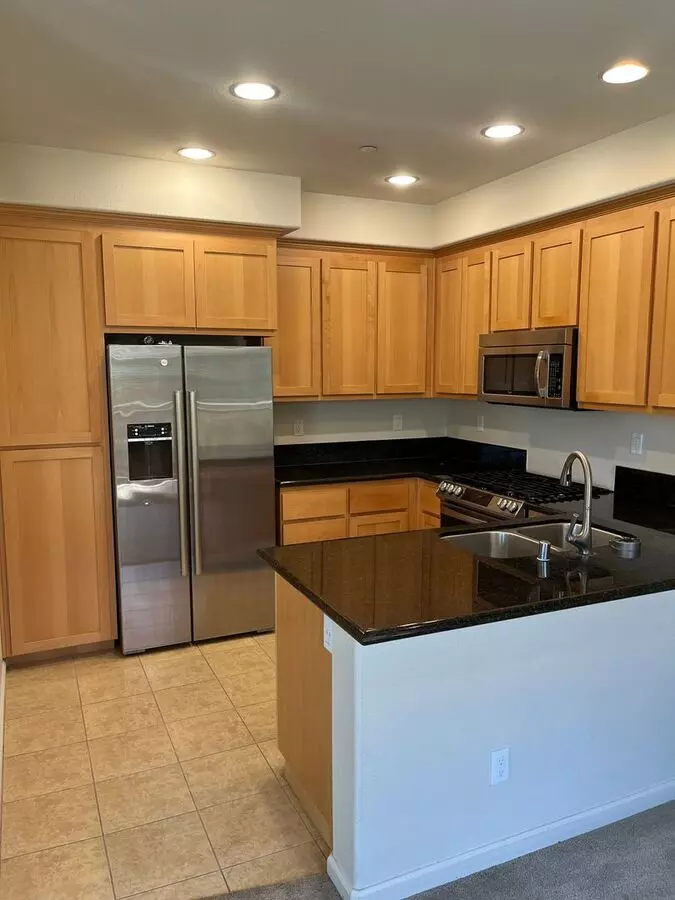 Stylish Willow Glen Townhome With Dual Master Suites, High Ceilings &amp; Modern Upgrades!