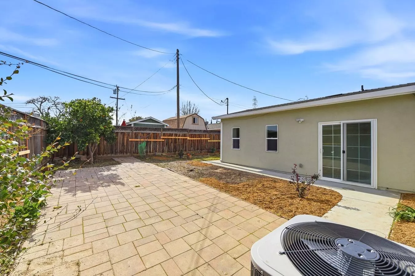 Sunning 3bd/3ba W/bonus Room And Private Yard