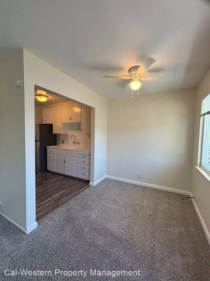 ~TOP FLOOR 1 BEDROOM IN ROSE GARDEN AREA~ photo 3