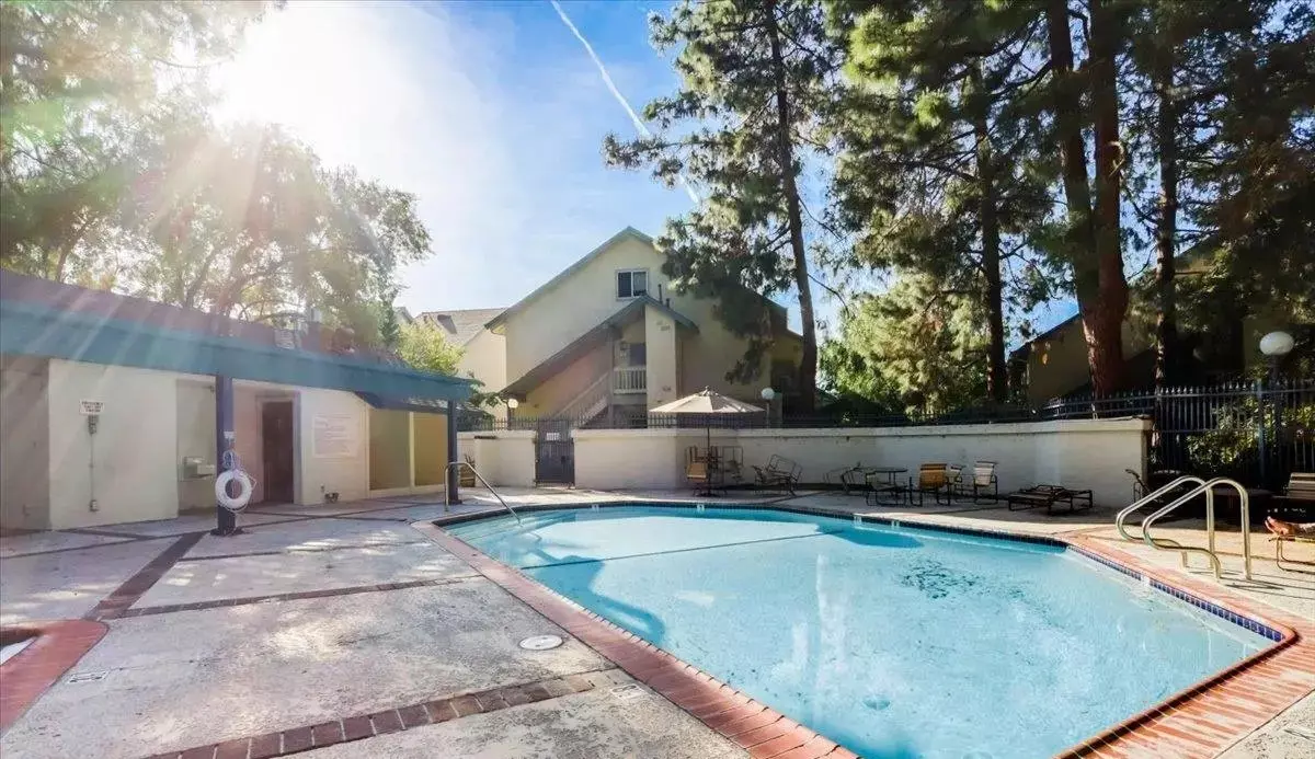 1024 Summermist Ct photo 4