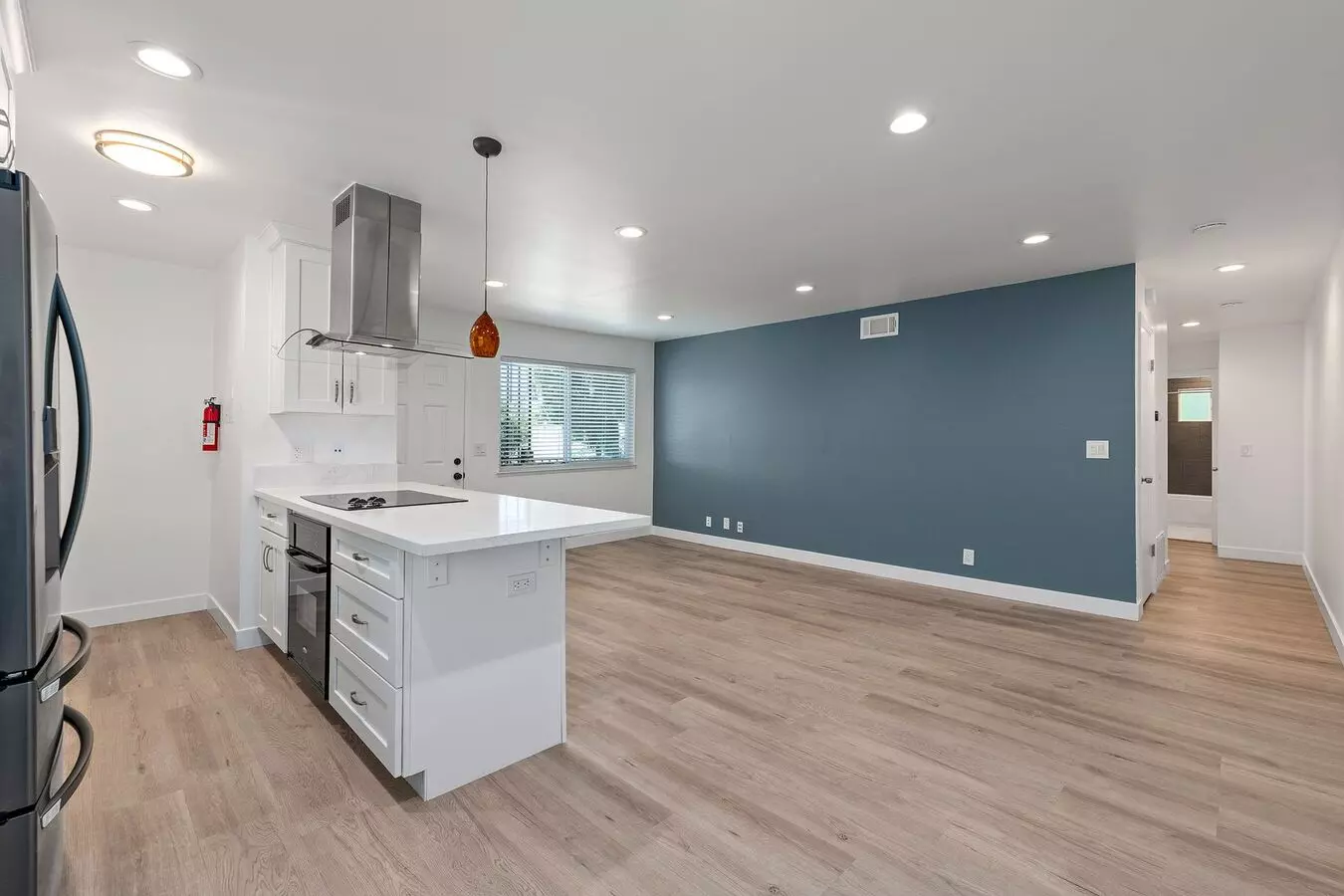 Upstairs 2 Bedroom 1 Bathroom Condo! photo 5