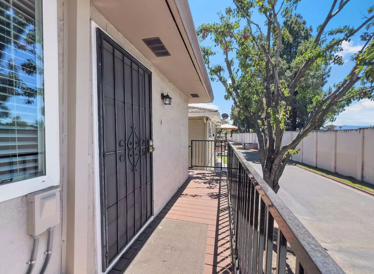 Upstairs 2 Bedroom 1 Bathroom Condo! photo 3
