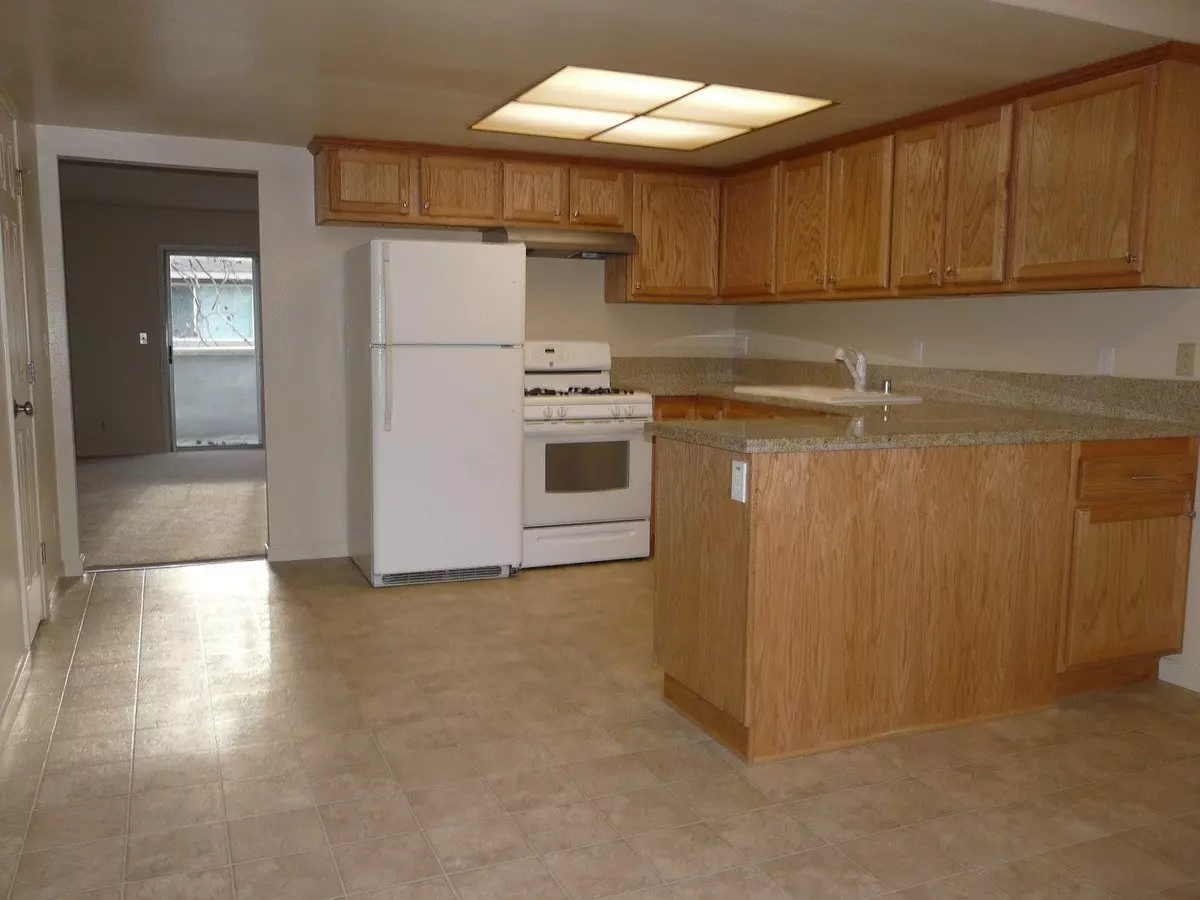Upstairs 2 Bedroom, 2 Bath In 4-plex Near Willow Glen Border! photo 4