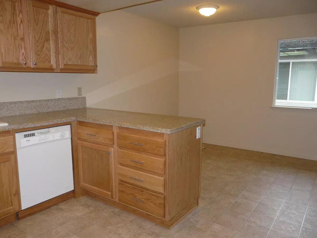Upstairs 2 Bedroom, 2 Bath In 4-plex Near Willow Glen Border! photo 3