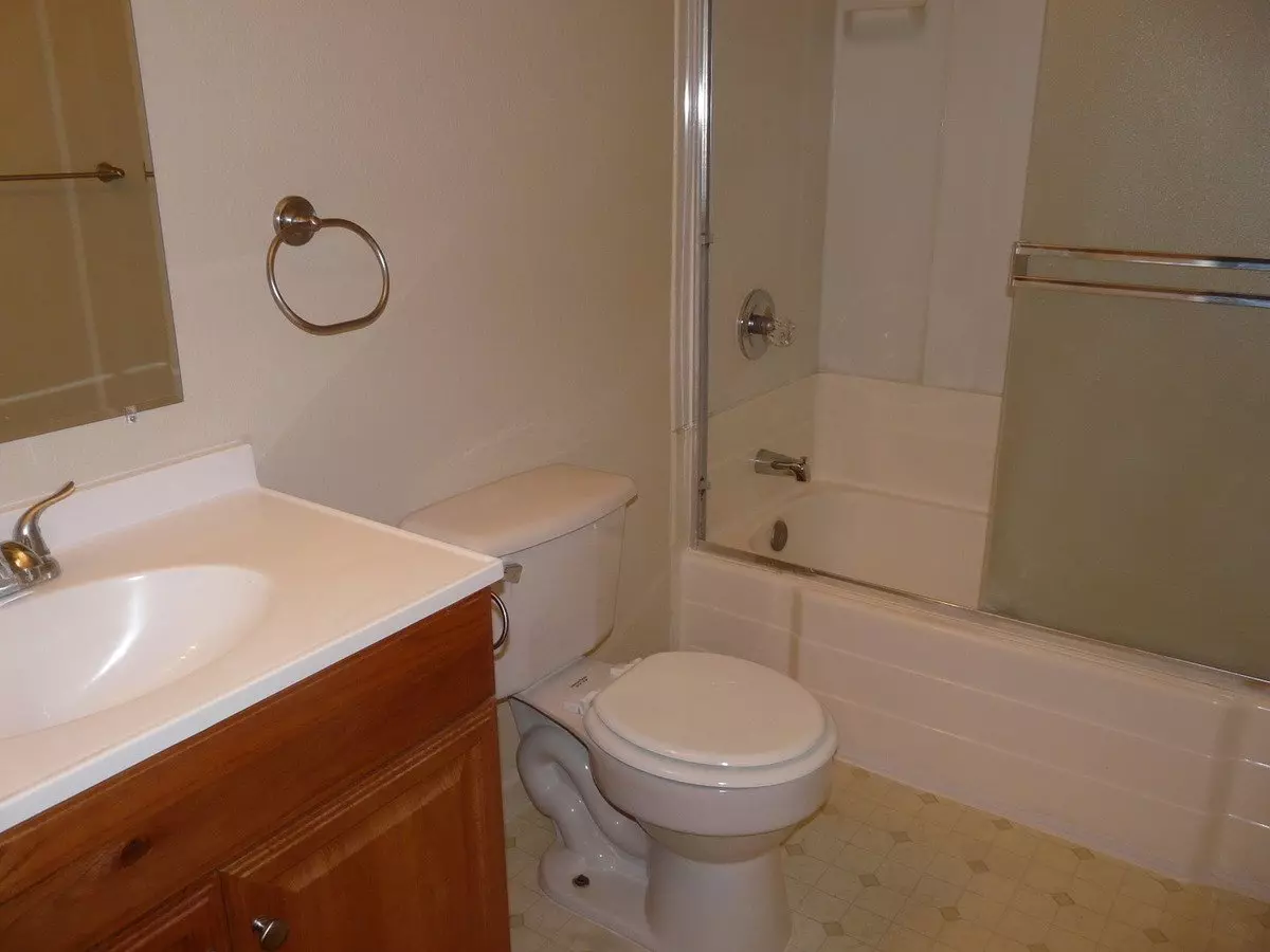 Upstairs 2 Bedroom, 2 Bath In 4-plex Near Willow Glen Border! photo 5