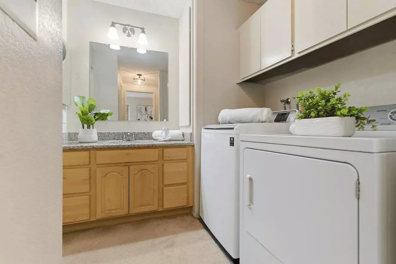Well Maintained 1 Bed/1bath photo 4