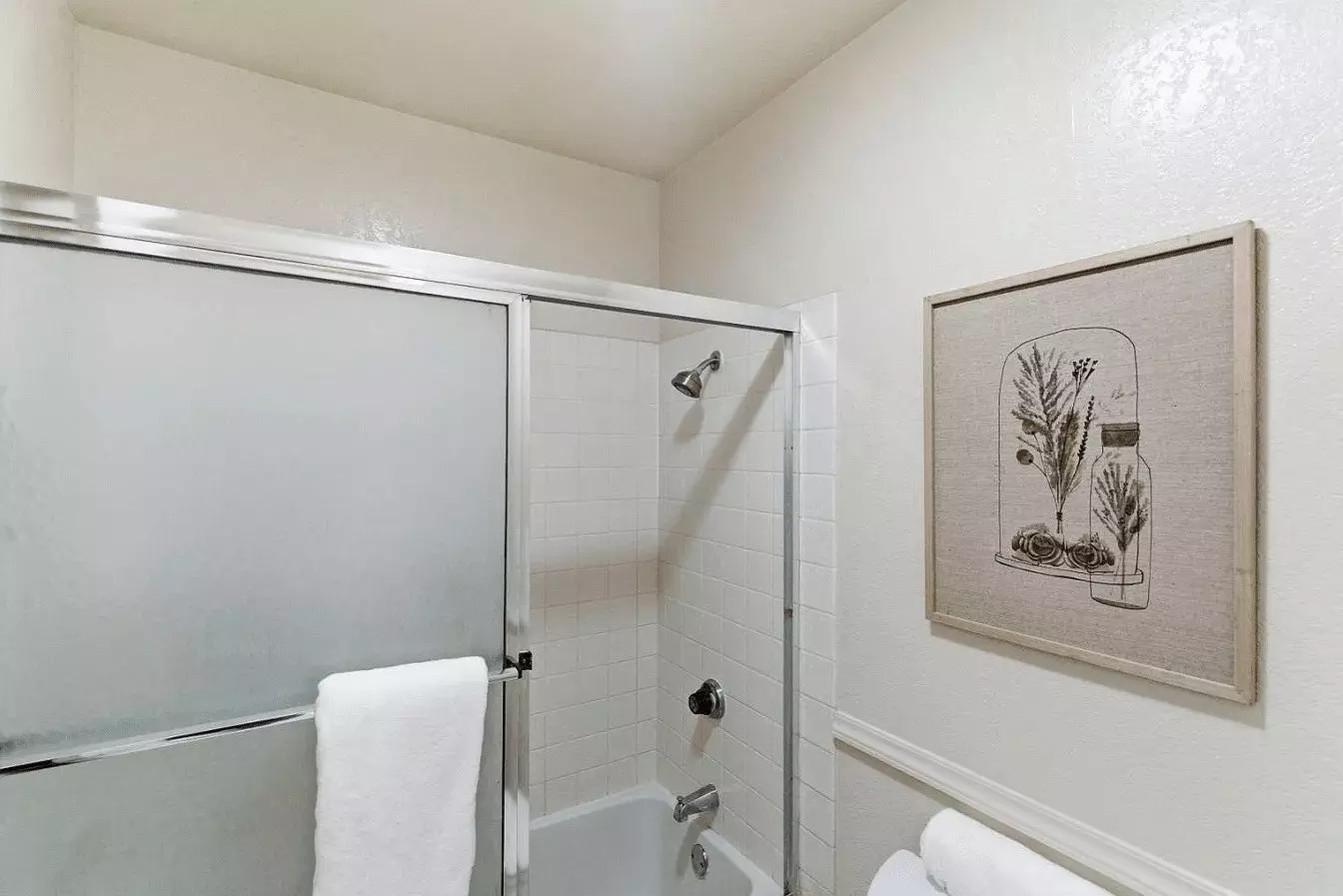 Well Maintained 1 Bed/1bath photo 5