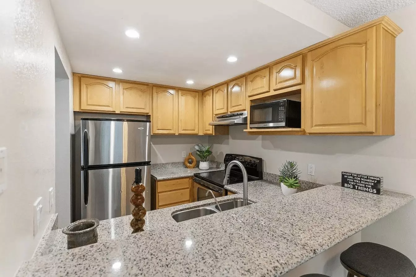 Well Maintained 1 Bed/1bath photo 2