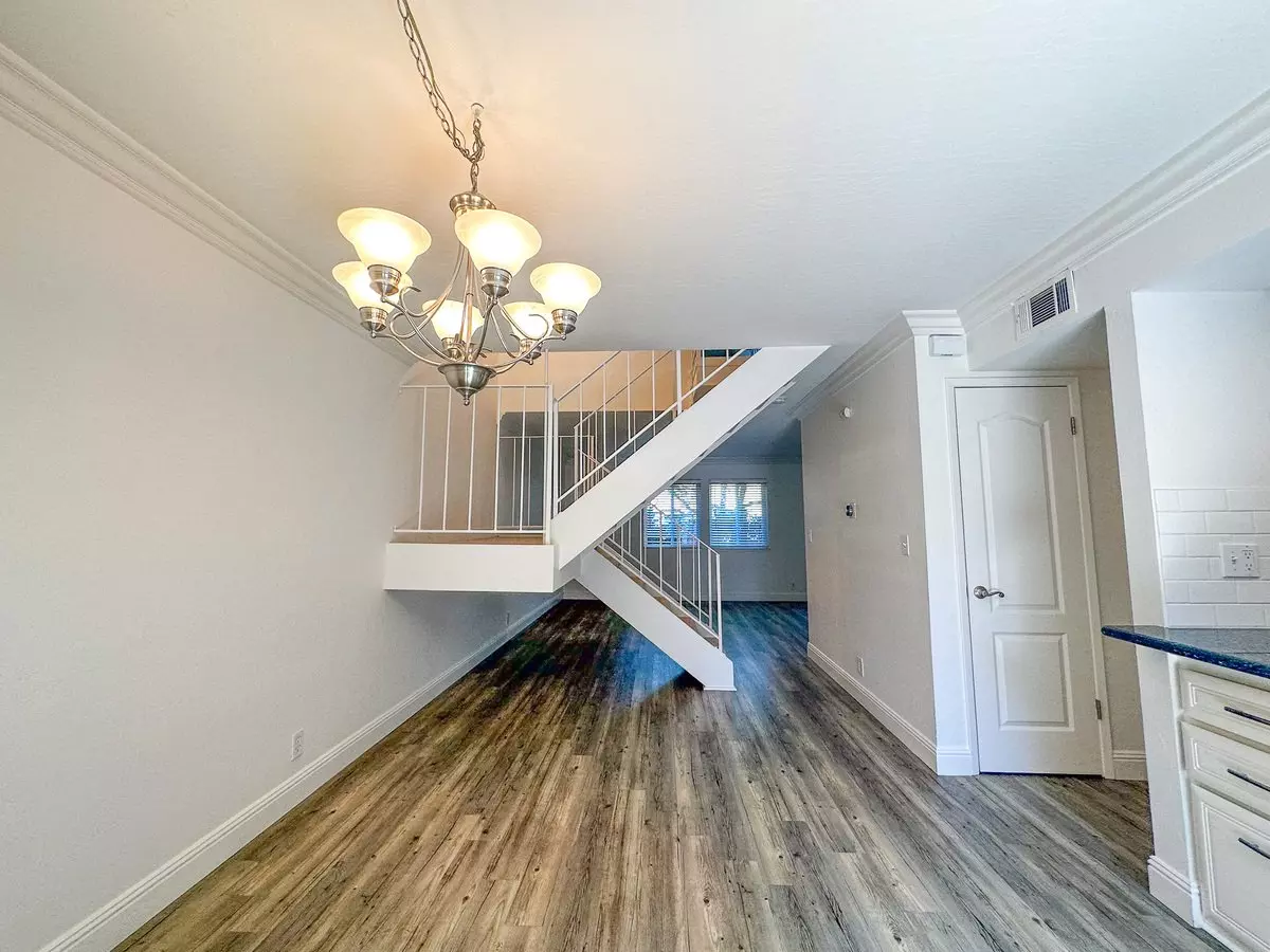 1438 Carnot Dr photo 2