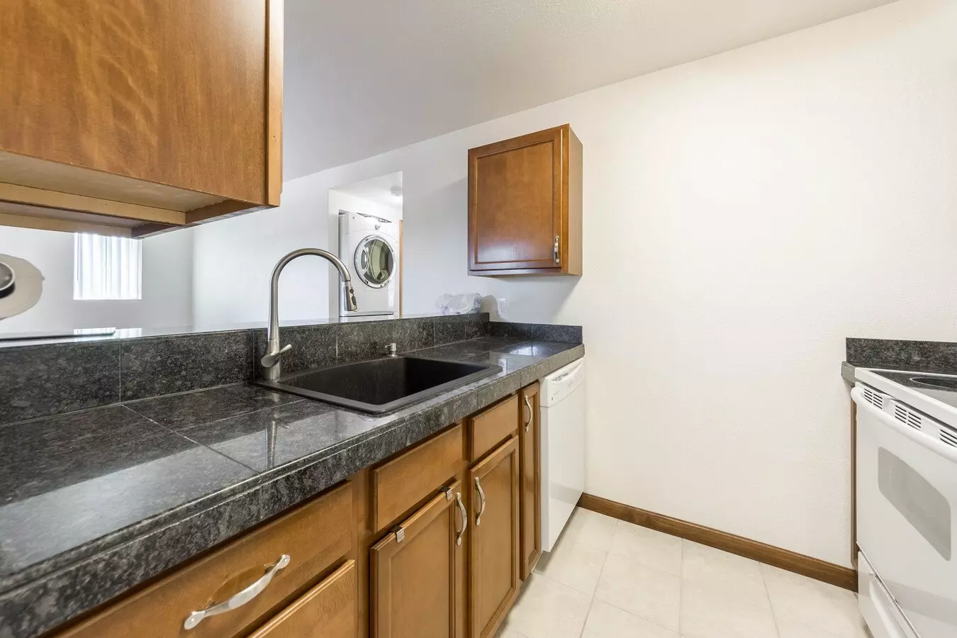 2014 Castlebury Dr photo 3