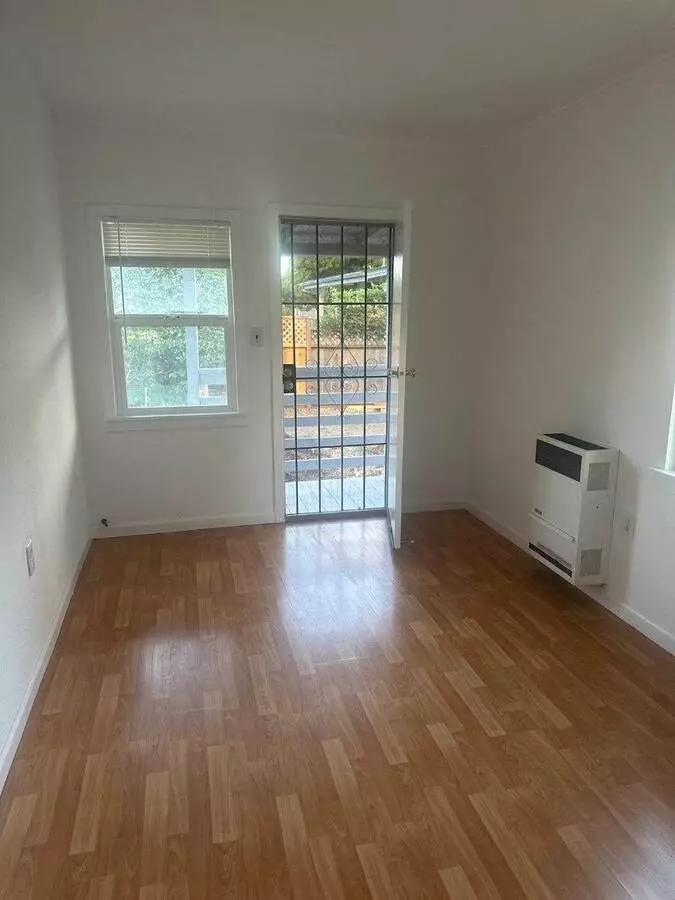 236 Sunnyside Dr photo 2