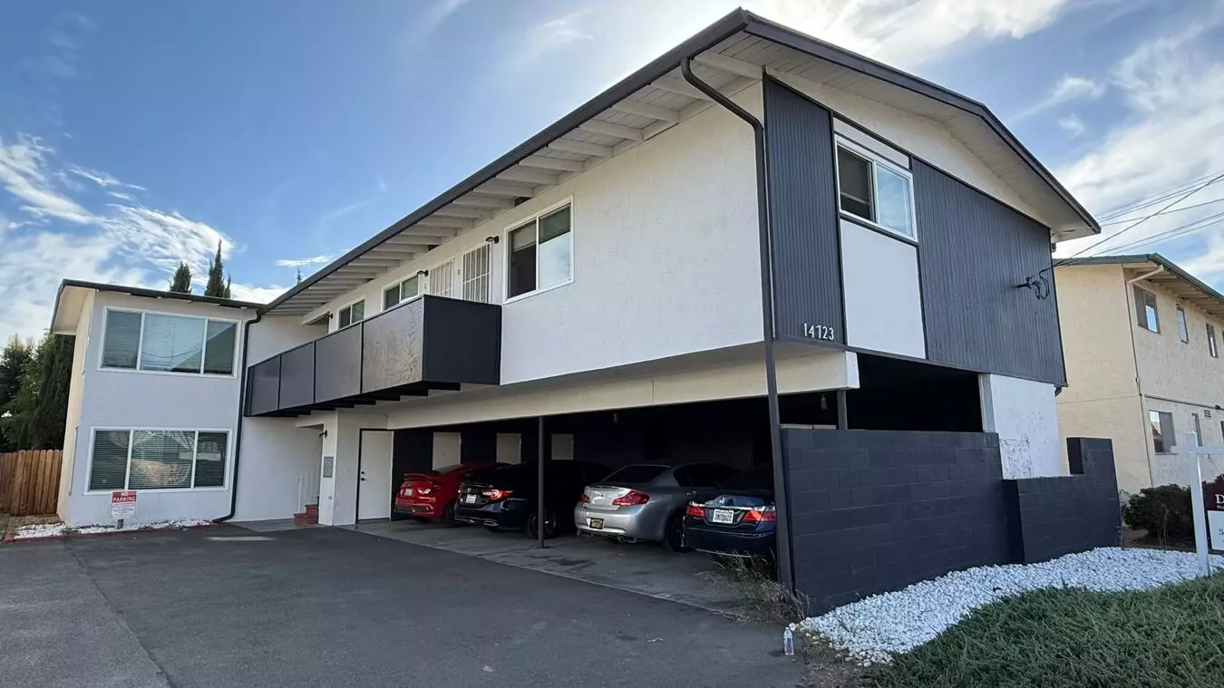 14723 Martell Ave (SPLIT WM BILL WITH TENANTS) photo 3